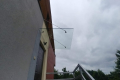 Dach szklany mocowany za odciągach ze stali nierdzewnej
